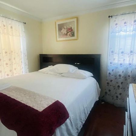 Minutes From Jfk, Beautiful Home With Peaceful, Cosy, Private Room นิวยอร์ก ภายนอก รูปภาพ