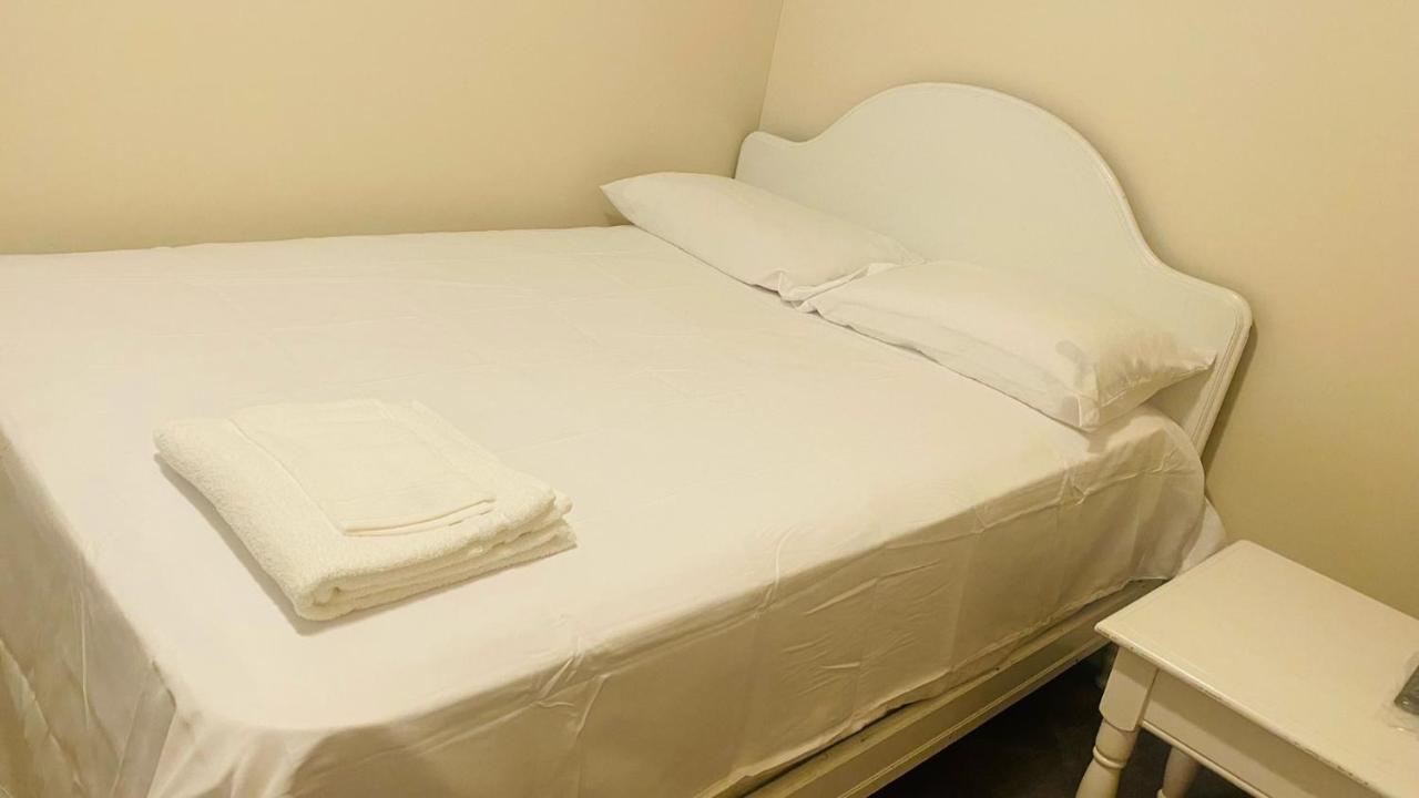 Minutes From Jfk, Beautiful Home With Peaceful, Cosy, Private Room นิวยอร์ก ภายนอก รูปภาพ