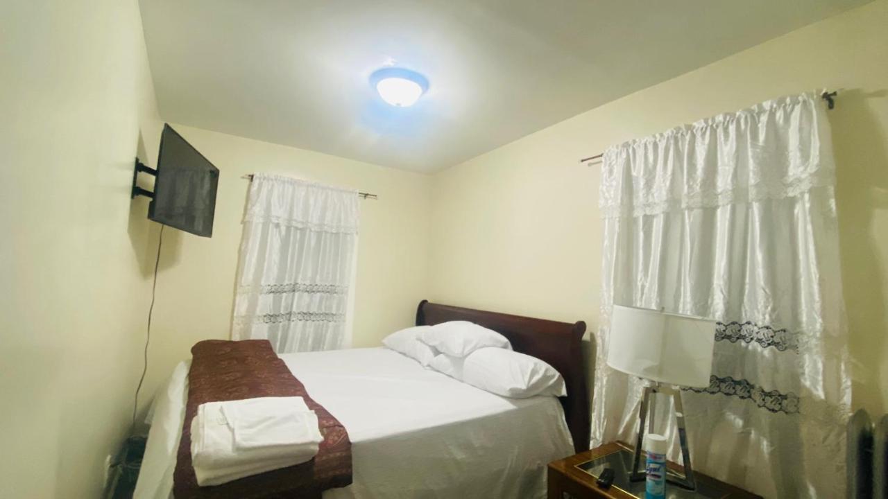 Minutes From Jfk, Beautiful Home With Peaceful, Cosy, Private Room นิวยอร์ก ภายนอก รูปภาพ