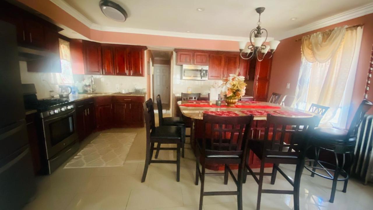 Minutes From Jfk, Beautiful Home With Peaceful, Cosy, Private Room นิวยอร์ก ภายนอก รูปภาพ
