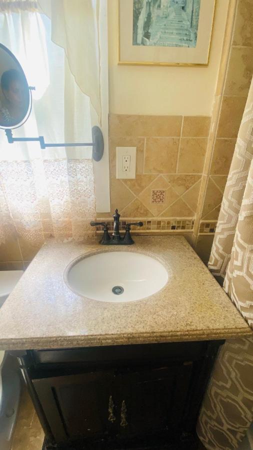 Minutes From Jfk, Beautiful Home With Peaceful, Cosy, Private Room นิวยอร์ก ภายนอก รูปภาพ