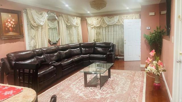 Minutes From Jfk, Beautiful Home With Peaceful, Cosy, Private Room นิวยอร์ก ภายนอก รูปภาพ